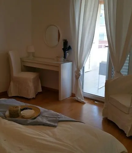 Novi Vinodolski Apartment ノヴィ・ヴィノドロスキー